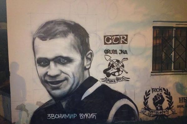 Simbol prijateljstva Grobara i navijača PAOK-a: U Solunu posvećen grafit bivšem igraču Partizana! (FOTO)