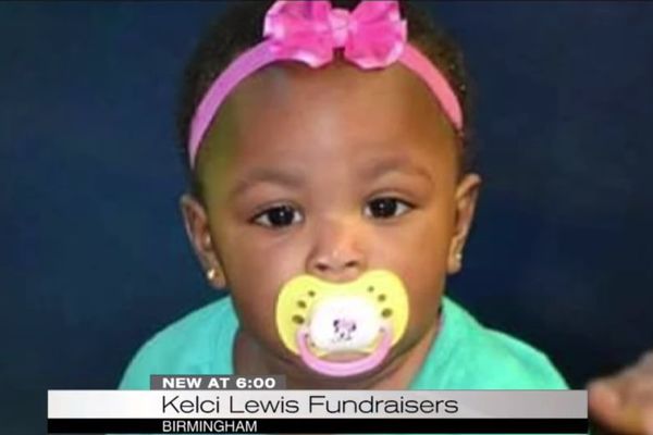 Osmogodišnji dečak na smrt pretukao jednogodišnju bebu! (VIDEO)