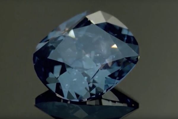 Kineski tajkun potrošio 77 miliona na dva dijamanta za ćerku (7)!