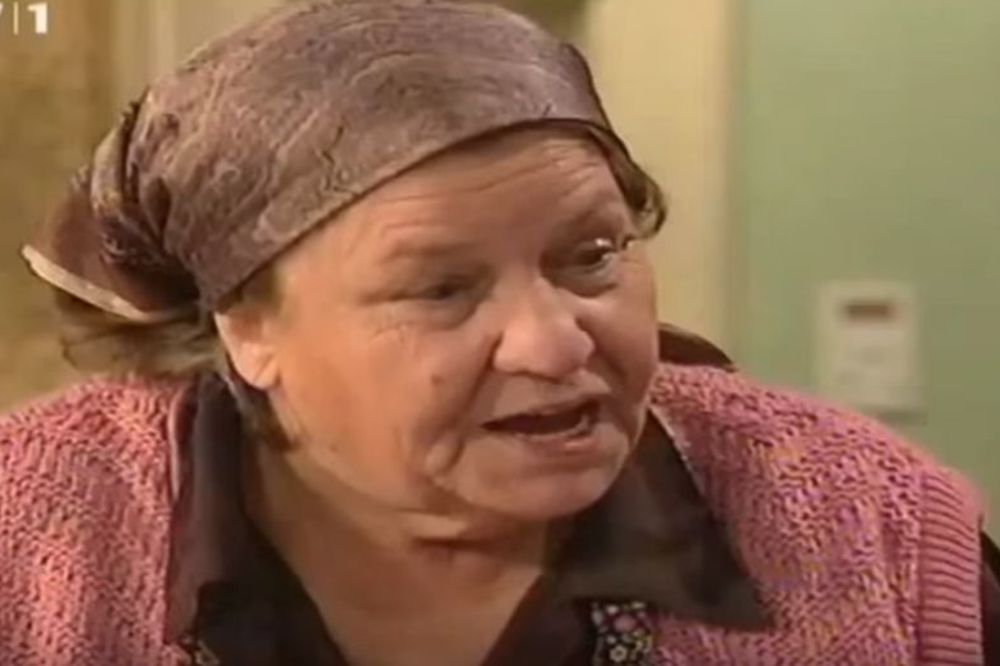 Nećeš se majci nanositi tvoje pokvarene glave! 16 neuništivih odvala baba Riske iz Srećnih ljudi! (MEME)