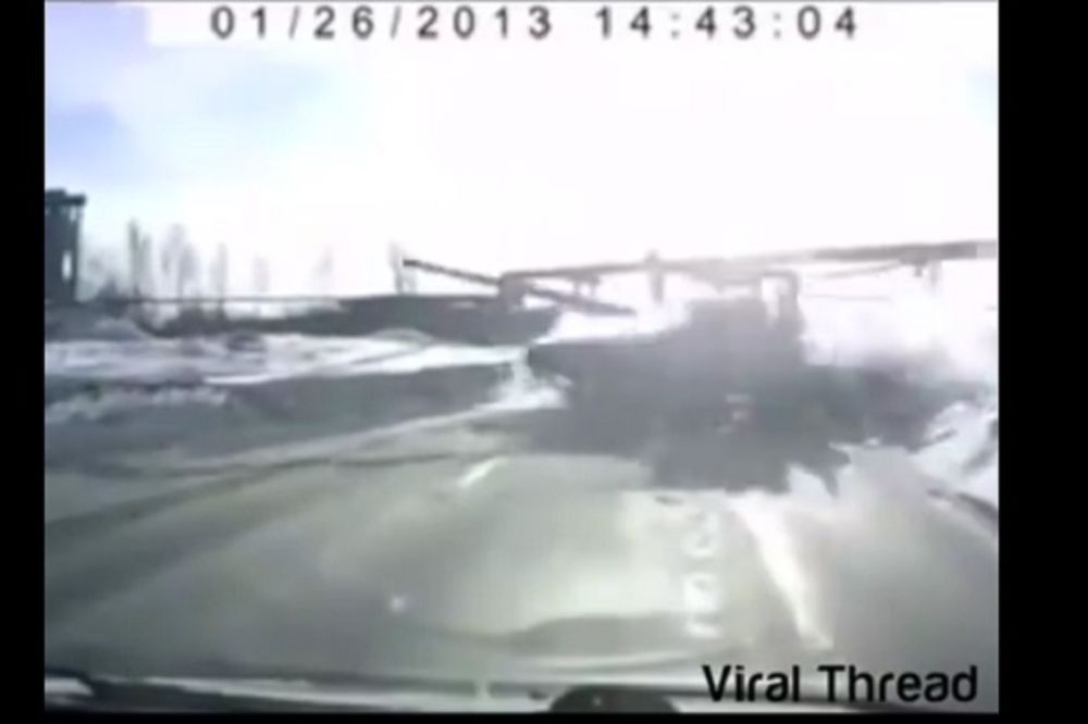 Kasnite na posao, a na put vam se ispreči - tenk! (VIDEO)