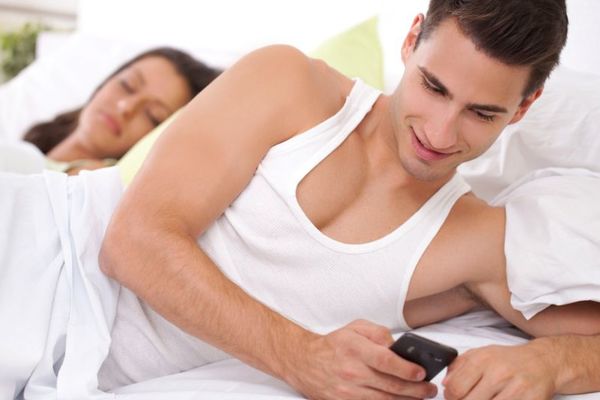 Jarane, spavao sam ti sa ženom! Priznao prijatelju preljubu na Fejsu, odgovor šokirao sve! (FOTO)