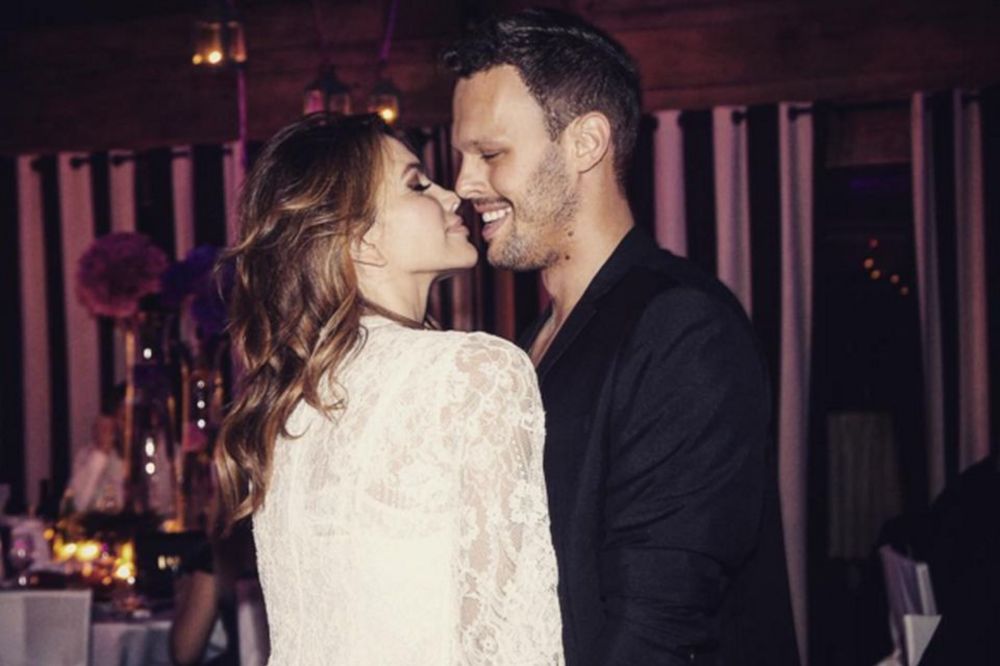 Moje srpsko venčanje s lukom i kajmakom! Pozivnica sa svadbu Seve i Malog Kebe je hit! (FOTO)