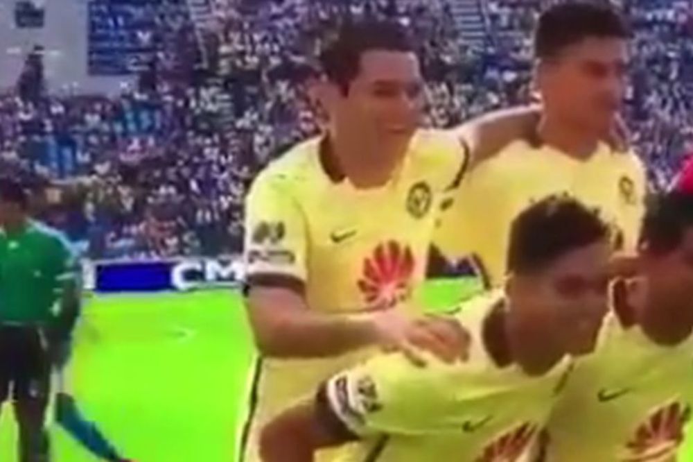 Fudbaleri, pazite kada se slikate: Umesto blica, sevnulo je nešto drugo?!