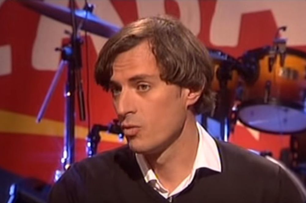 Verovali ili ne, dragi gledaoci: On je profesionalni čitač totalno nebitnih informacija! (MEME)