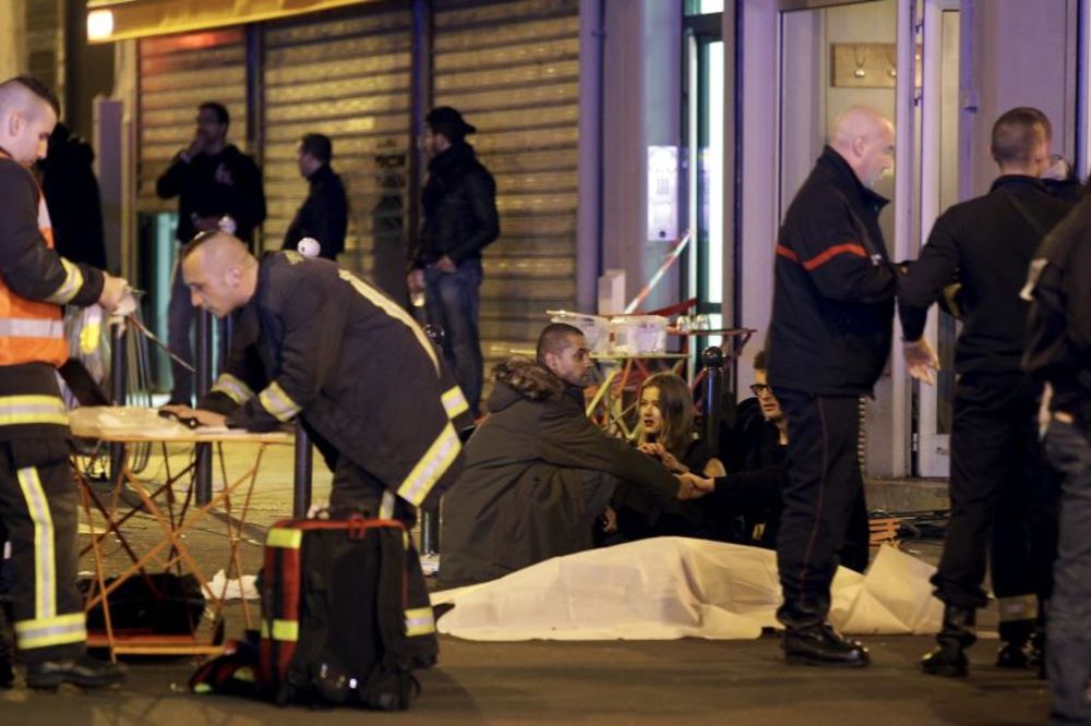 Eksplozije, pucnjava i talačka kriza u Parizu! Najmanje 160 ljudi je ubijeno!(FOTO) (VIDEO)