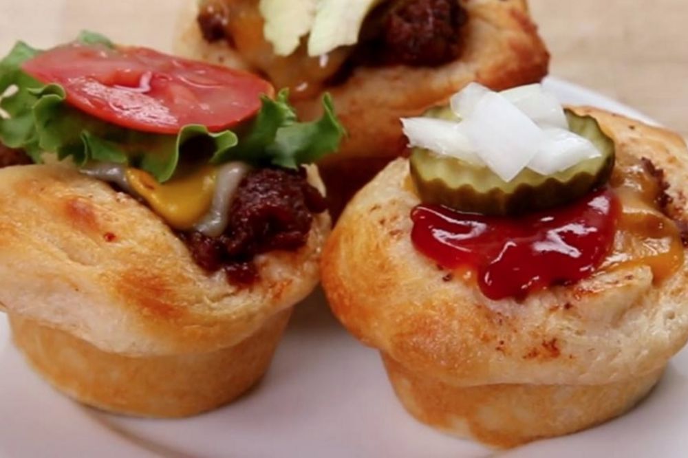 Kao iz Meka: Najbrže i najsočnije čizburger korpice!  (RECEPT) (VIDEO)