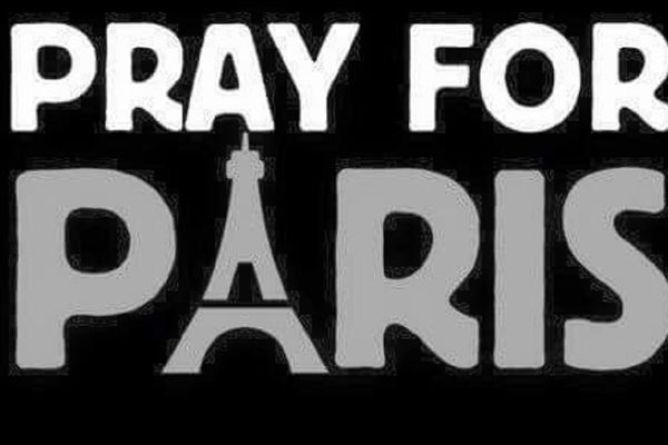 #PrayForParis: Ovu fotku šeruju svi koji su uz Francuze! (FOTO)