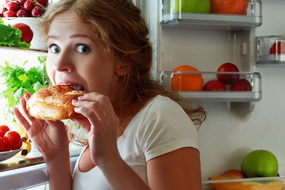 Odvratno žensko ponašanje na koje se muškarci lože do bola! (GIF)