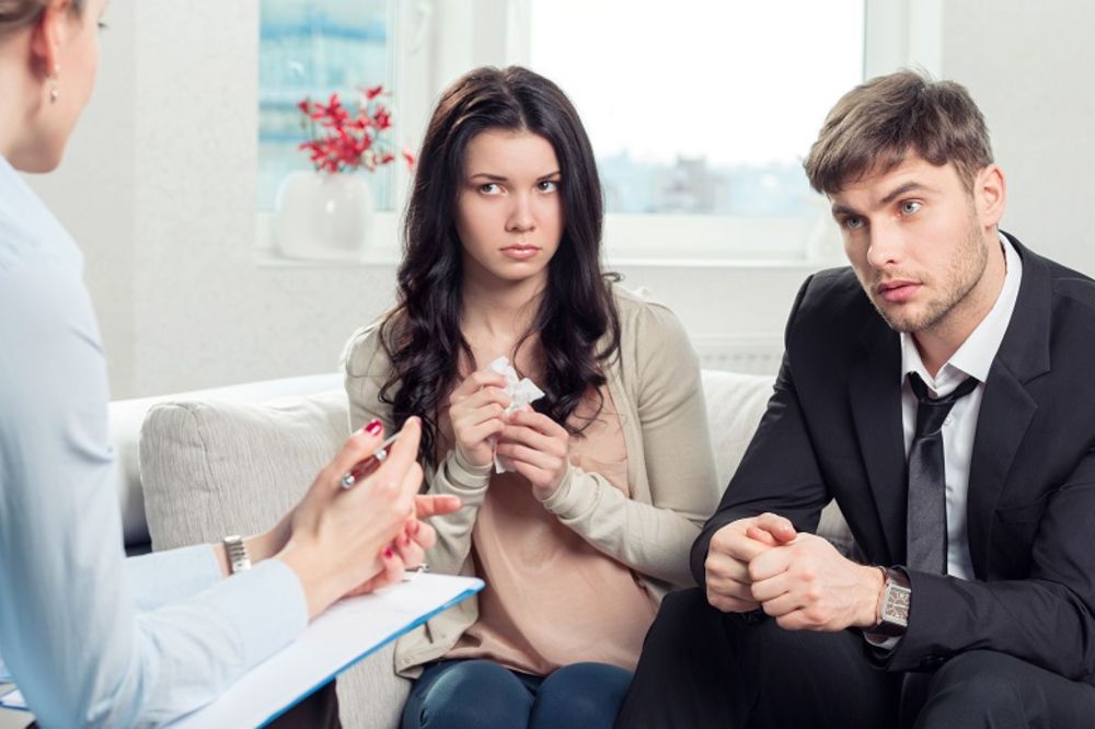 Alergični ste na žene? 10 najuvrnutijih razloga za razvod (GIF)