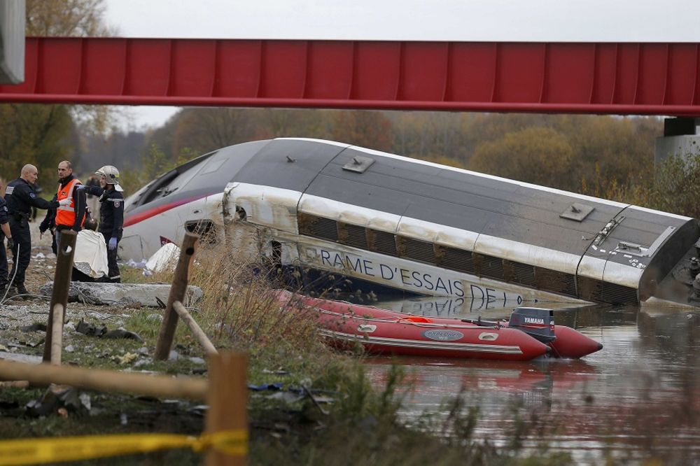 Kao da im nije dosta džihadista: Izleteo voz na severu Francuske, 5 poginulih! (FOTO)