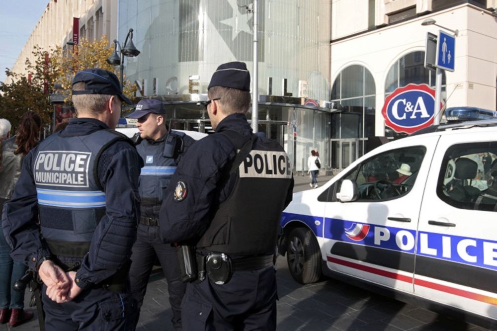 Pucnjava u centru Pariza, jedna osoba teško je povređena! (FOTO)