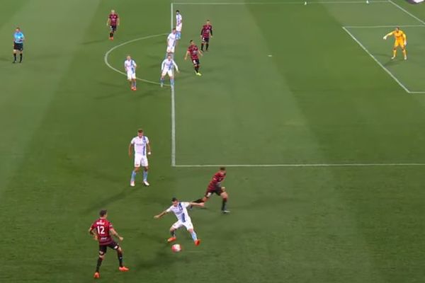 Ofsajd ili ne? Konfuzija na terenu, niko ne zna pravu odluku! (VIDEO)