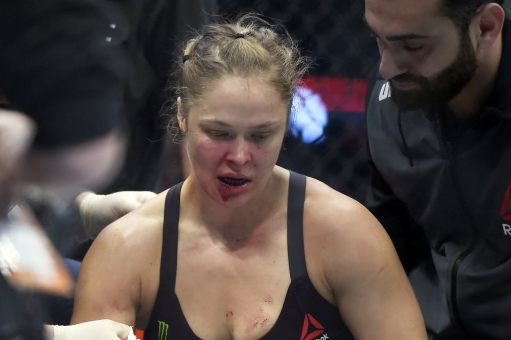 UFC ima novu šampionku! Ronda Rouzi predala titulu posle nesvakidašnjeg nokauta! (FOTO) (VIDEO)