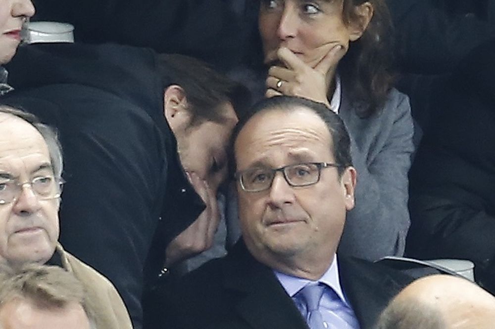 Šok, šok, šok: Momenat kad su francuskom predsedniku saopštili da su ljudi u Parizu izginuli (FOTO)