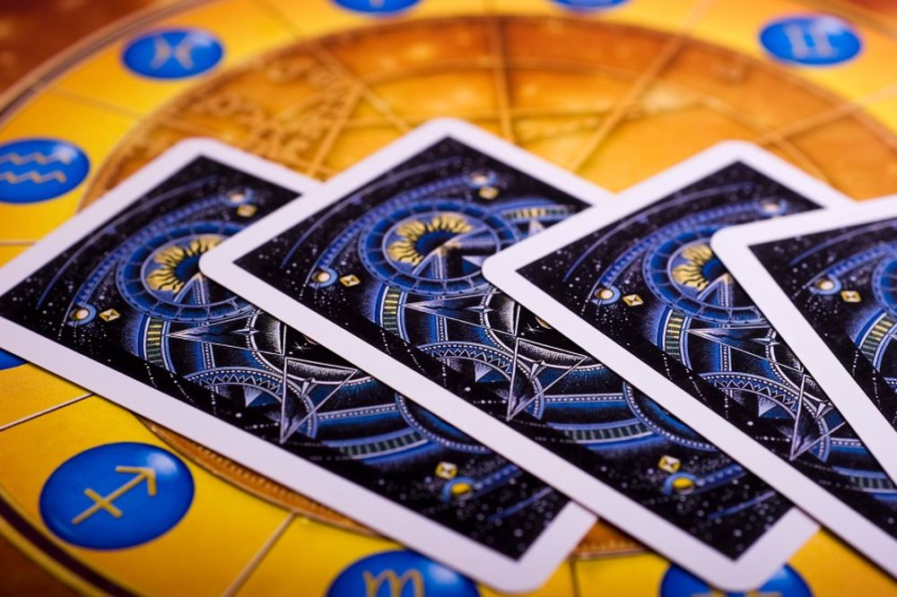 Šta nam danas kažu zvezde? Rakovi ne varajte, bićete uhvaćeni! (GIF)