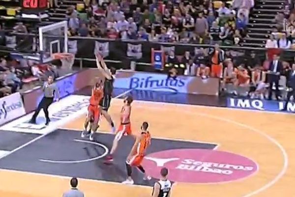 Kakav let i brutalno zakucavanje Srbina u Španiji! (VIDEO)