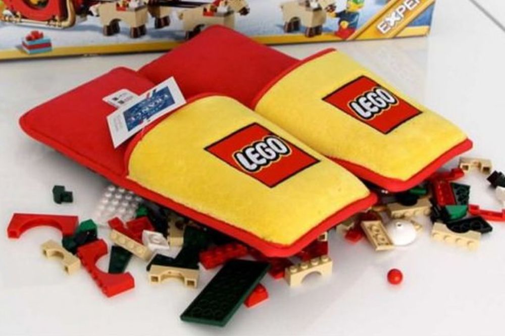 Lego papuče: Da se ne ozledite na omiljenu igračku (FOTO)