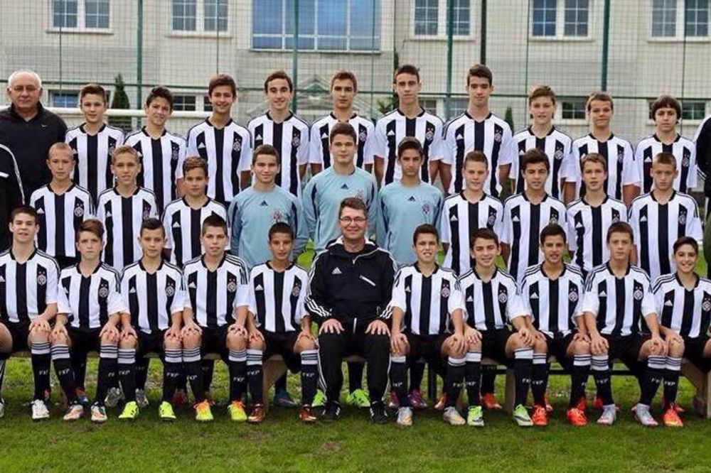 Seniori, mogli biste da se ugledate na ovu decu: Klinci Partizana deklasirali Zvezdu sa 7:1! (FOTO)