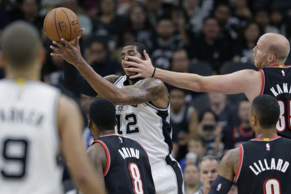 Bobi sa klupe gledao još jednu pobedu Sparsa, triler u Čikagu! (VIDEO)