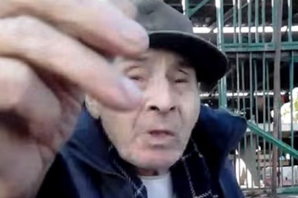 Vučić nema ni srca, ni m*da, stvara kult ličnosti: I ovog dedu iznerviralo povećanje penzija! (VIDEO)