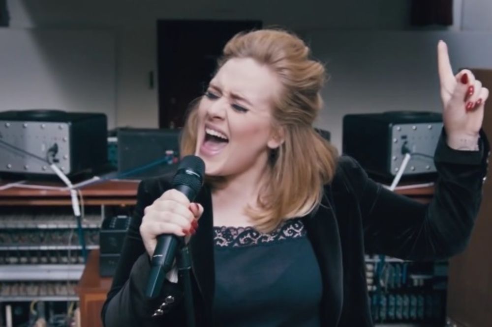 Pokidala! Zanemeli smo kad smo čuli kako Adel uživo peva novi singl! A vi? (VIDEO)