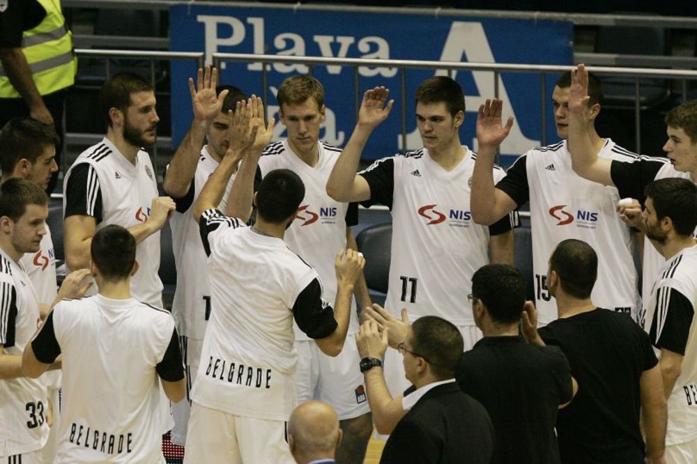 Ako volite i Partizan i pozorište, onda ovo ne smete propustiti!