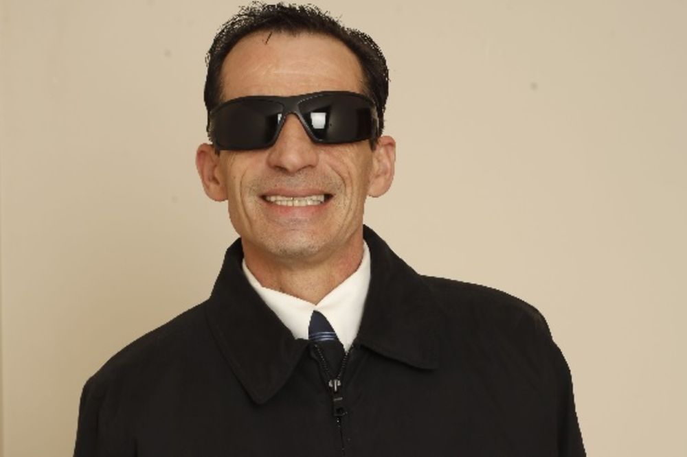 Evo od čega zarađuje Ekrem! Dođe, sedne i uzme pare! Ko se ne bi menjao sa njim? (FOTO)