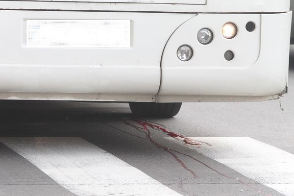 Dete letelo metar i po: Vozač autobusa udario dečaka, a onda pobegao s mesta nesreće!