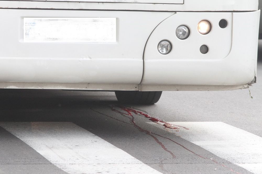 Dete letelo metar i po: Vozač autobusa udario dečaka, a onda pobegao s mesta nesreće!