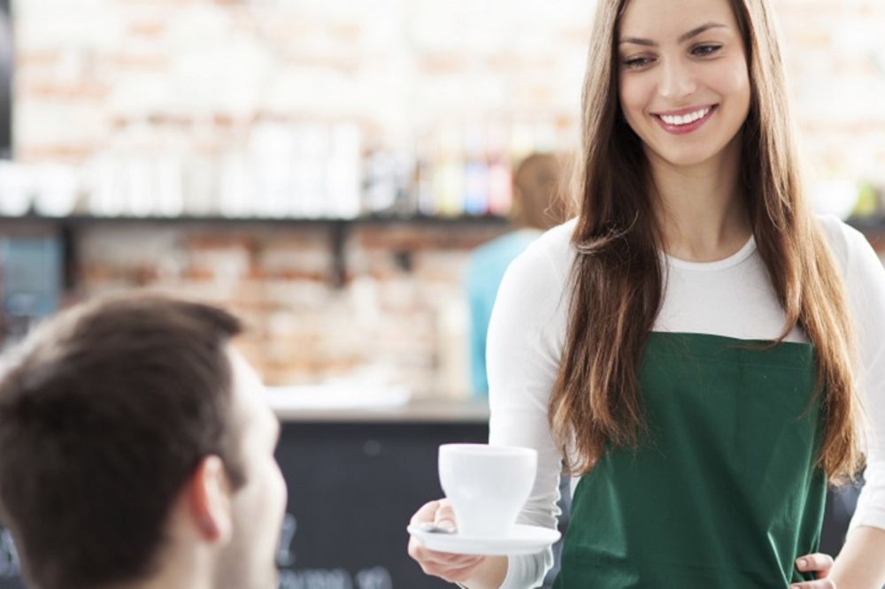 Konobarica dobila uvredljivu poruku od ljubomorne žene. Onda joj je odgovorila, javno (FOTO)