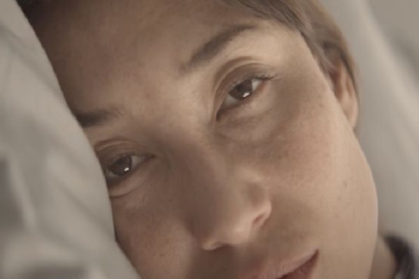 Za svoju slepu ženu radi nešto predivno, ali ona to nikad neće saznati! (VIDEO)