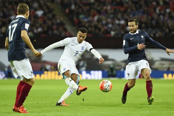 Ludački pogodak viđen je na utakmici između Engleske i Francuske! (VIDEO)