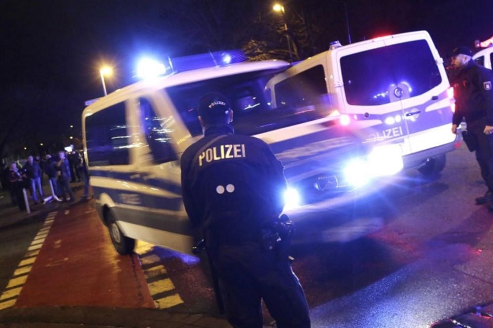Evakuisan stadion u Hanoveru, pronađena ambulantna kola puna eksploziva?