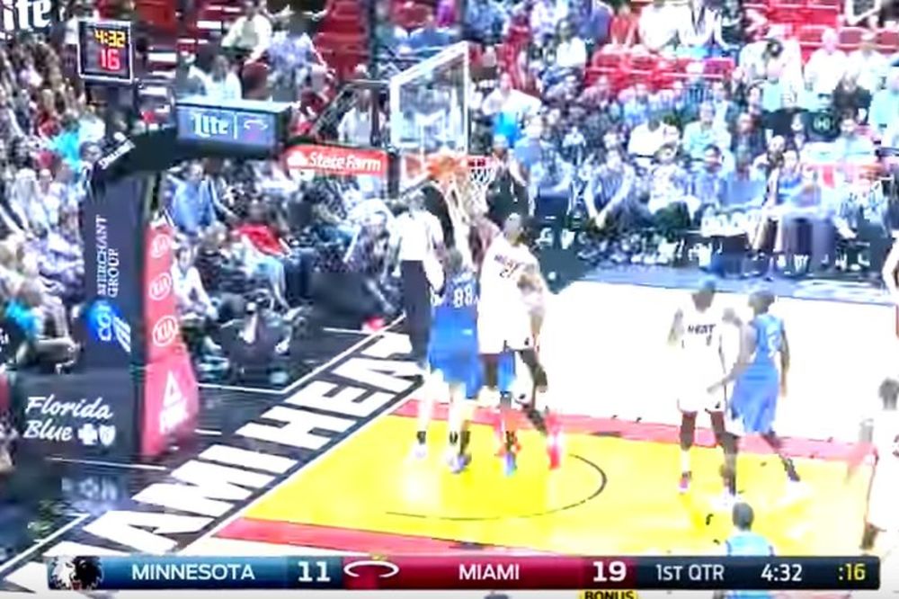 Nije ni čudo što Bjelica nije mogao ništa da pogodi posle lepljenja za parket koje je dobio! (VIDEO)