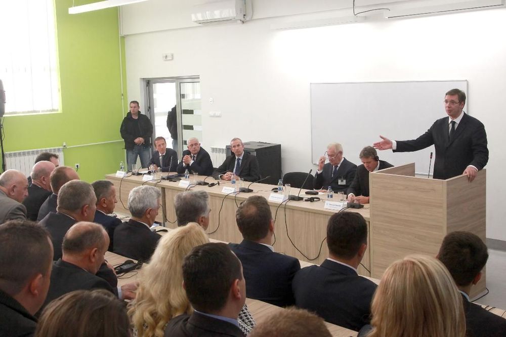 Jonuze, ne misliš valjda da te se plašim? Svađa Vučića i Albanca s juga Srbije! (VIDEO)