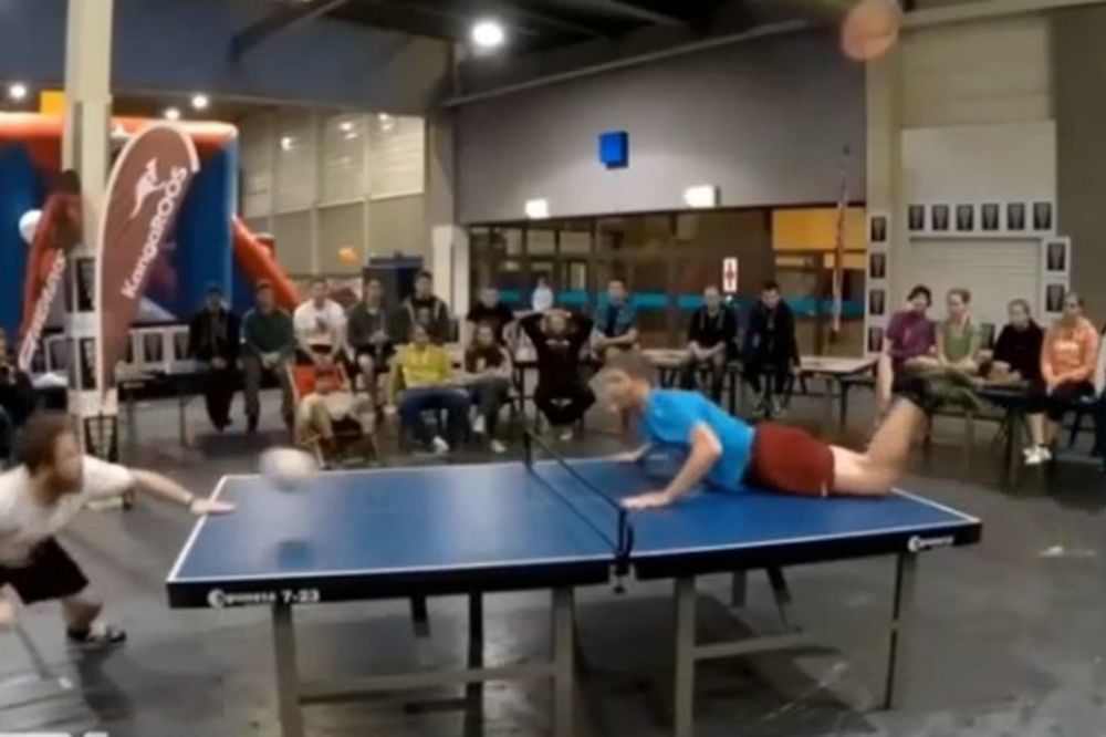 Kakvi su ovo kraljevi: Odigrali su najluđi poen u stonom tenisu ikada i to glavama! (VIDEO)