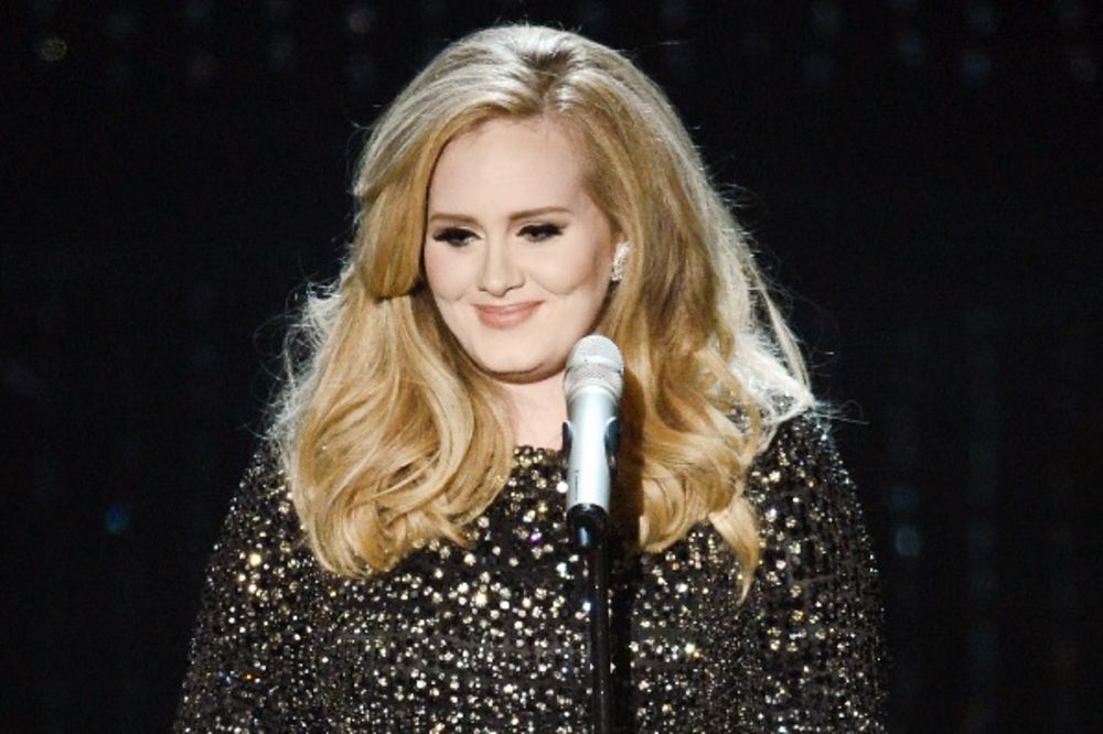 Procureo novi album Adel dva dana ranije! Njen tim negira, ali fotke ne lažu! (FOTO)