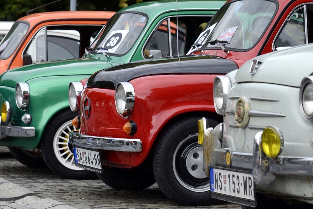 Drugi automobili se voze, Fića se voli! (VIDEO) (FOTO)