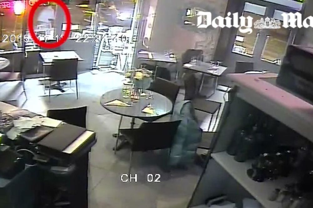 Najšokantniji video terorističkog napada: Prilazi ženi i povlači obarač, ali je puška zaglavljena! (VIDEO)