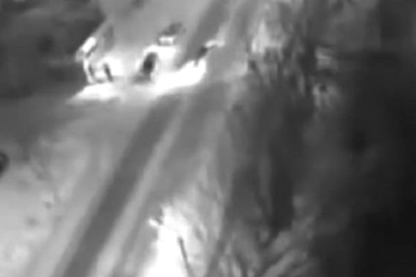 Bežao od policije, pa pokosio ljude na autobuskom stajalištu (VIDEO)