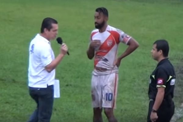 Sudija izbacio komentatora sa utakmice jer mu se nisu svideli komentari! (VIDEO)