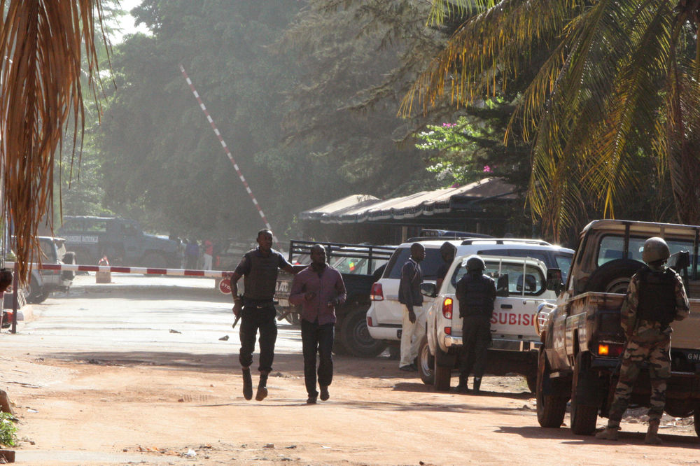Zatočeno još 136 gostiju i članova osoblja: Bezbednosne snage upale u hotel u Maliju (FOTO) (VIDEO)