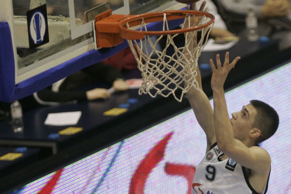 NBA potezi u Pioniru: Šta vam je lepše blokada Marinkovića ili dodavanje Bratoža? (VIDEO)
