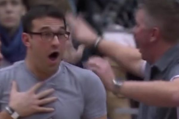 Jedno zakucavanje u NBA ligi ostavilo je navijače u totalnoj neverici! (VIDEO)