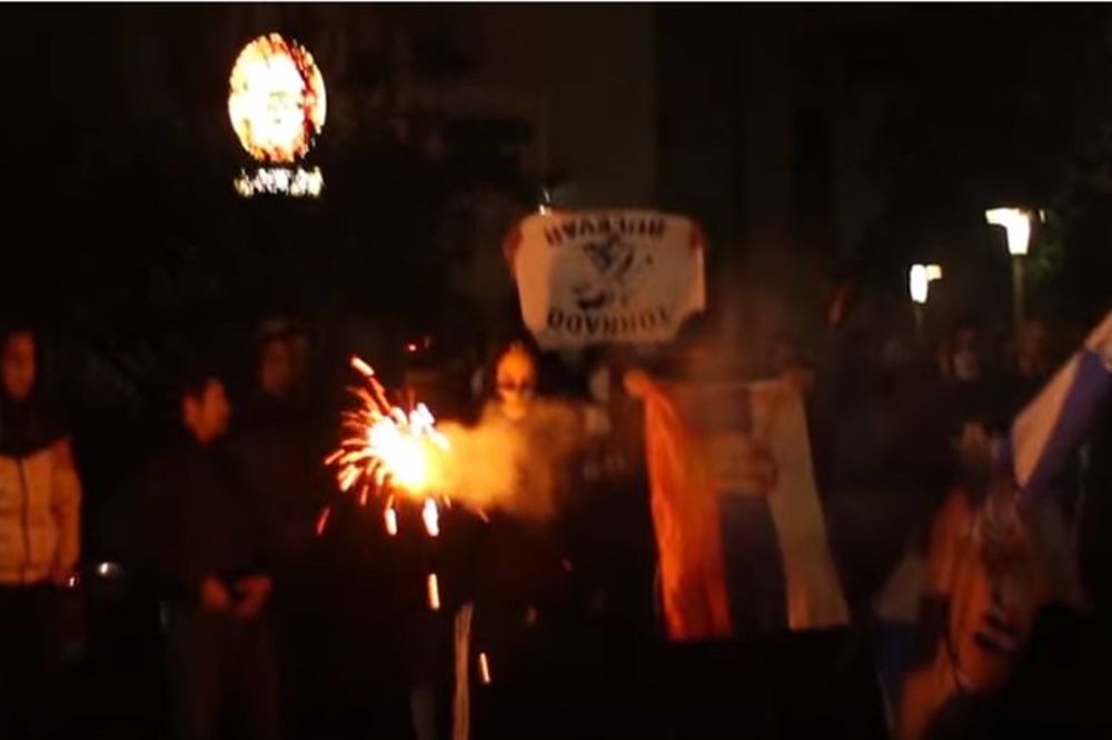 Hrvatski navijači zapalili srpsku zastavu i uzvikivali: Ubij Srbina! (VIDEO)