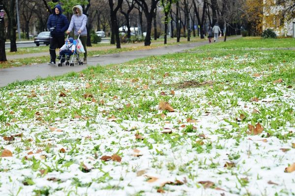 Kako vam se sviđa BG na snegu? Ove pahulje će sigurno za koji dan iznenaditi putare! (FOTO)