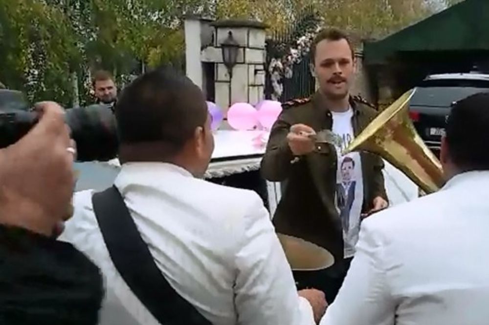 Carski! Oduševićete se kada vidite limuzinu kojom su Seve i mali Keba otišli na svoju svadbu (VIDEO)