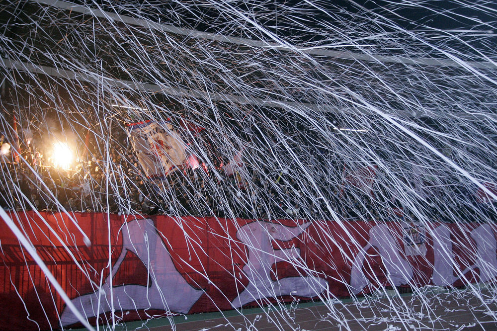 Zauvek u srcu Delija: Koreografija i bakljada u čast Marku Ivkovicu u Nišu! (VIDEO)