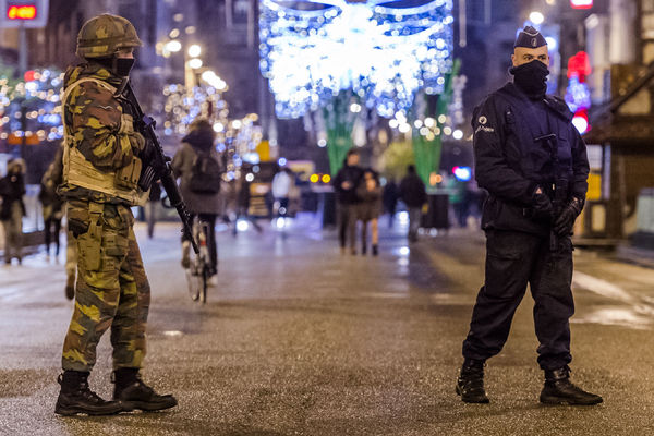 U Briselu ratna zona do daljneg, policija uhapsila 16 osoba! (FOTO) (VIDEO)
